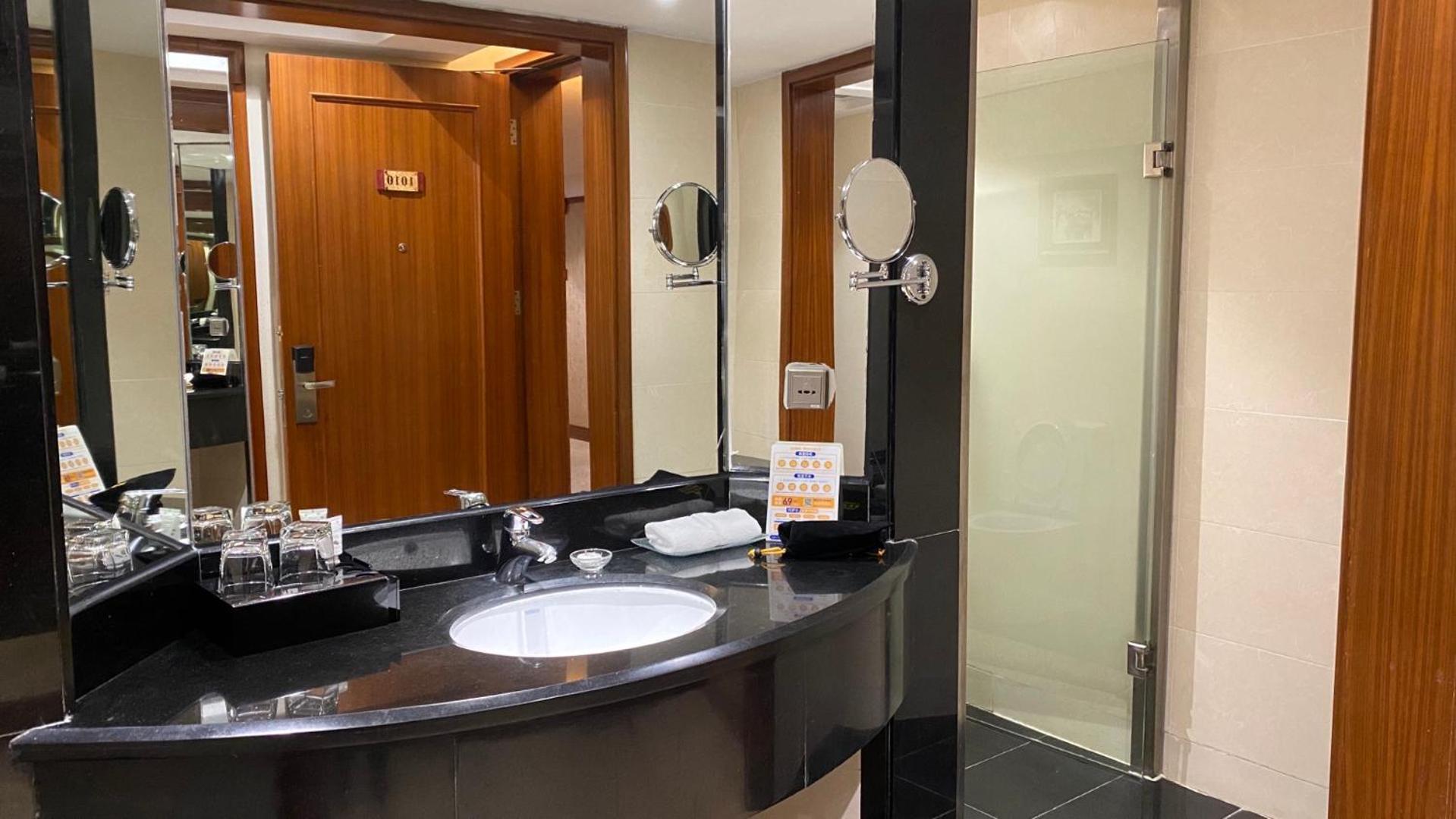 Gladden Hotel Jiangmen Dış mekan fotoğraf